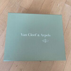 Van Cleef & Arpels Empty Gift Box storage includes spring 2025 catalogue